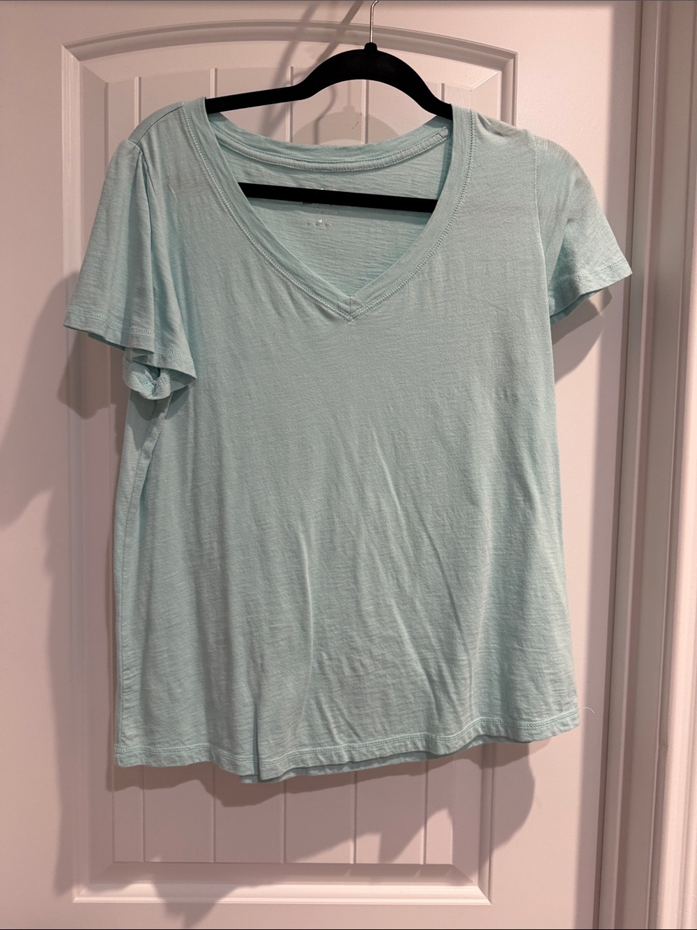 Women's V-Neck Short Sleeve Tee in Light Mint